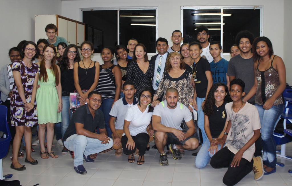 deputado e alunos de letras