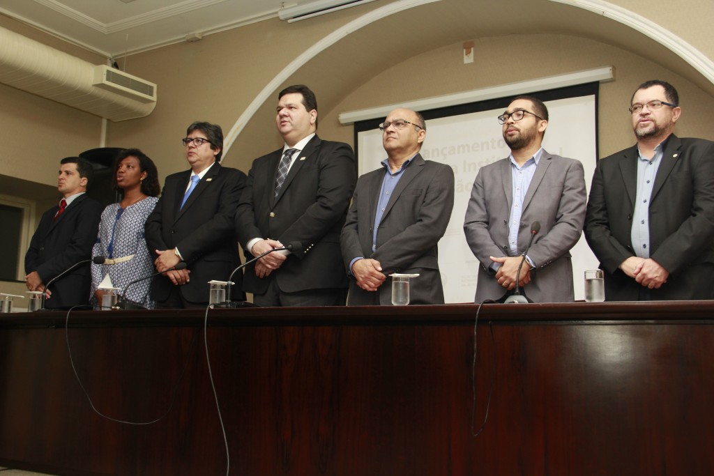 Autoridades presentes na solenidade de Lançamento das ações do "Mais Extensão"