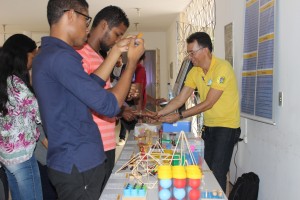 Alunos do PROFMAT expõem seus trabalhos no evento. Foto: