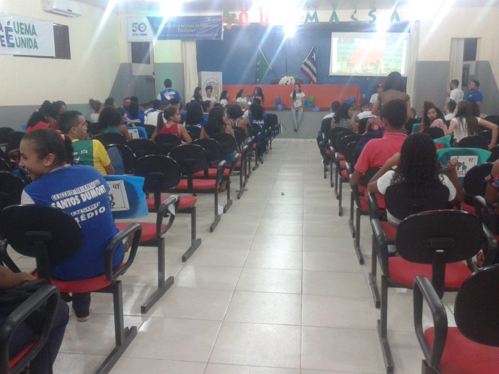 alunos durante a Gincana no auditório