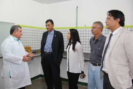 Hospital Veterinário da UEMA recebe visita do presidente do Conselho Federal de Medicina Veterinária