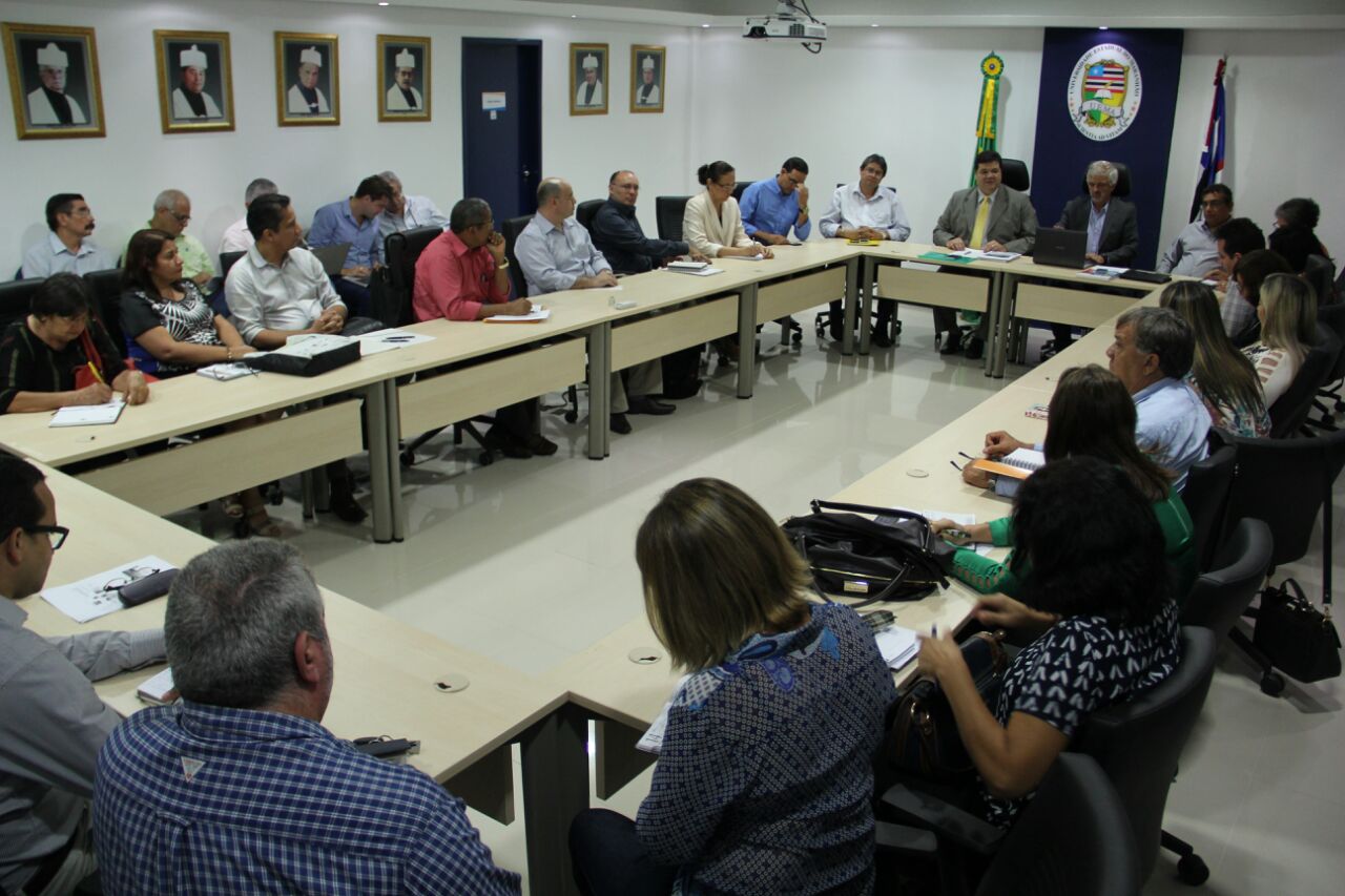 Reitor e vice reúnem Diretores de Centros da UEMA no Campus Paulo VI