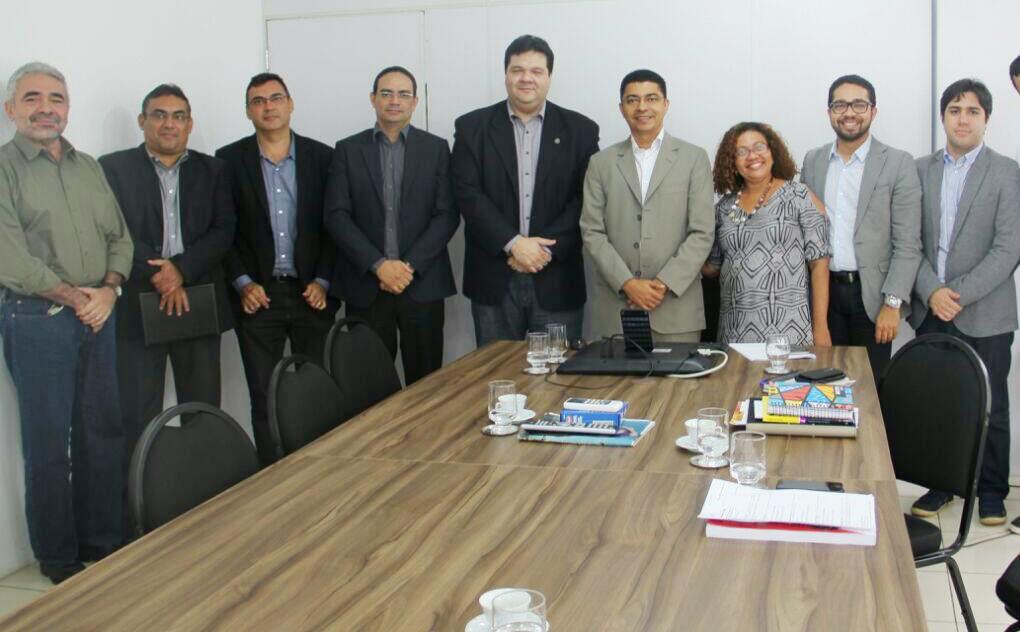 Reitor da Uema participa de reunião para apresentação de plano de difusão tecnológica no estado