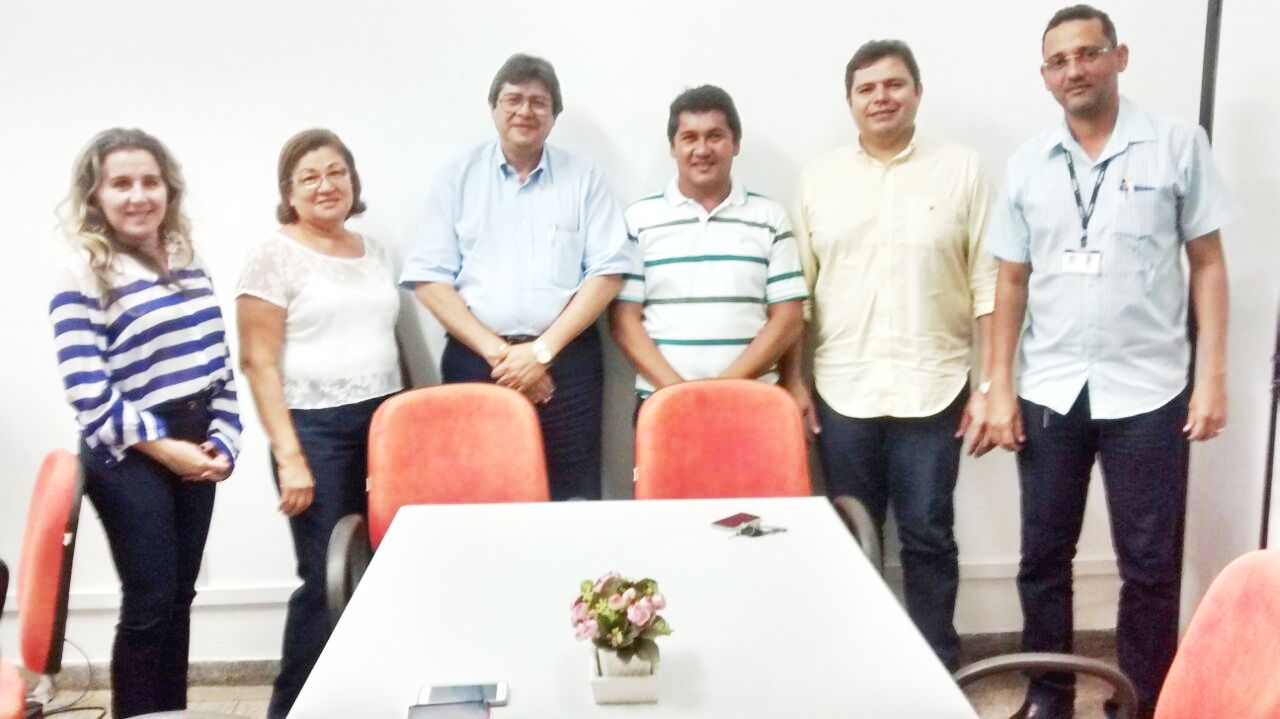 Pró-reitor reúne com prefeito na PROEXAE