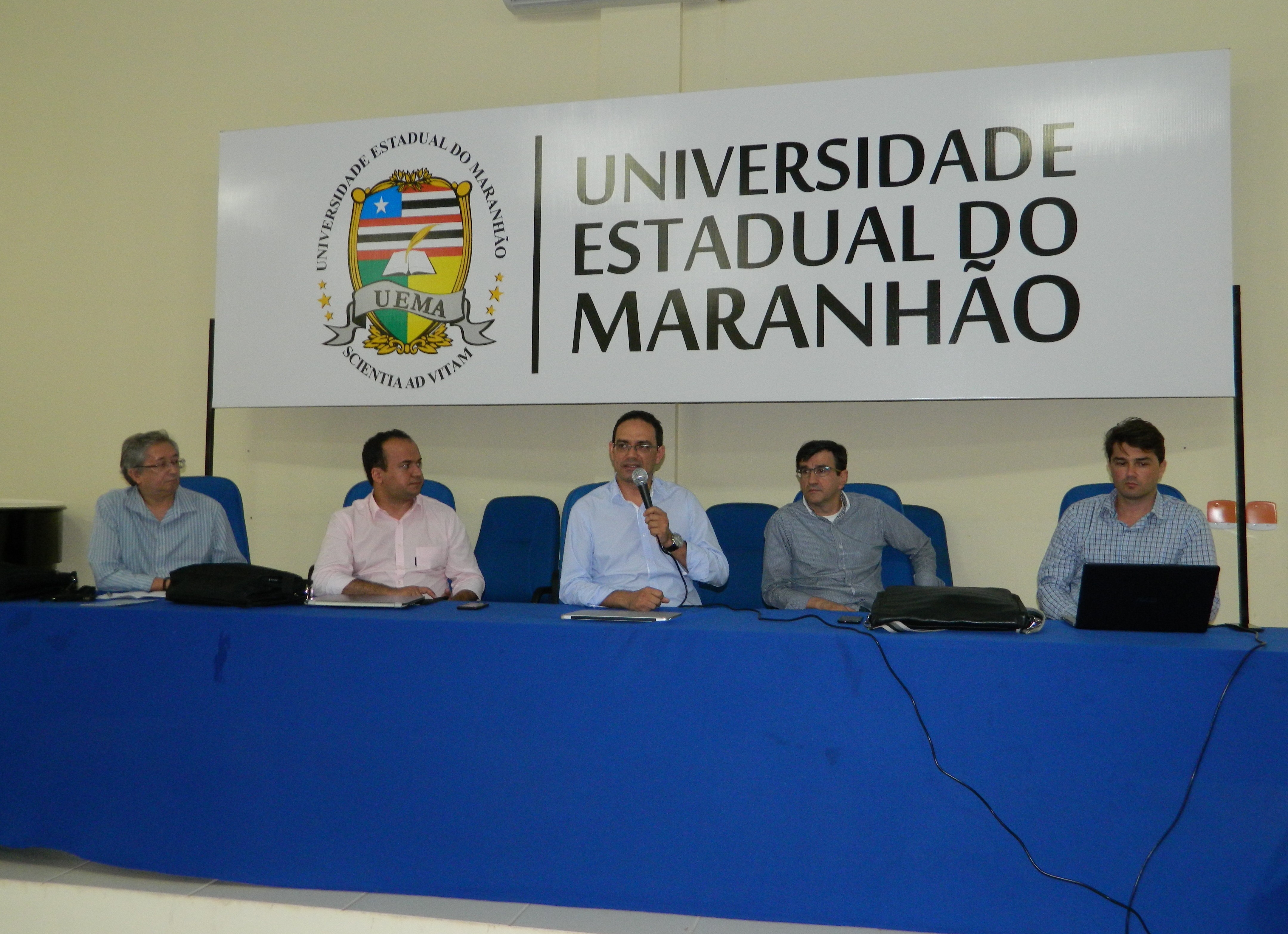 Pró-reitor de Planejamento reúne com gestores do CCA e CECEN