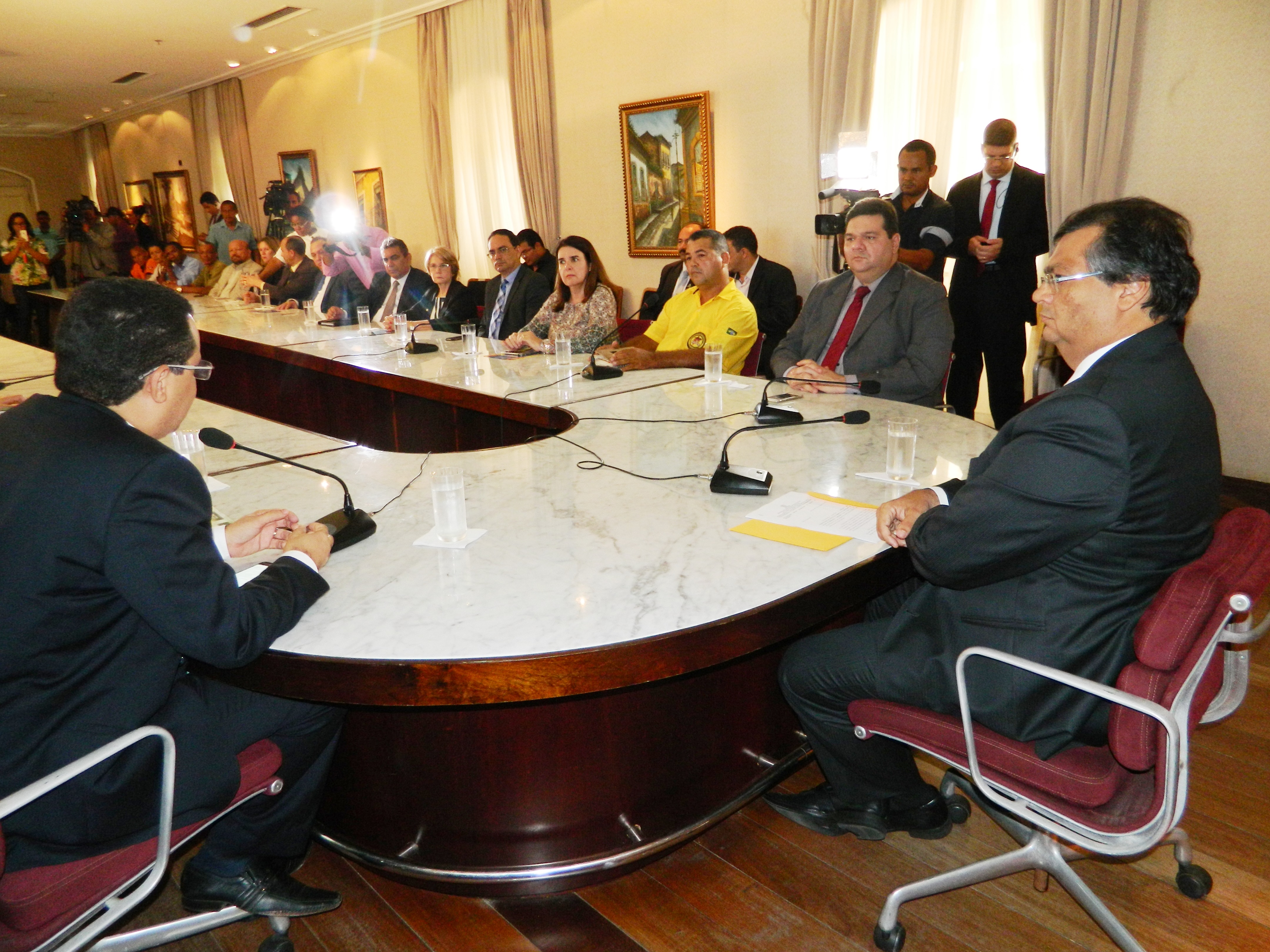UEMA participa de assinatura de Convênios e Contratos em benefício de Mototaxistas e Motoboys