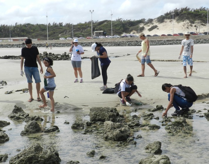 Ação de limpeza recolhe 83kg de lixo nas praias de São Luís