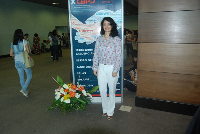 Relações de trabalho de mulheres em comunidade é tema de palestra apresentada por professora em Congresso