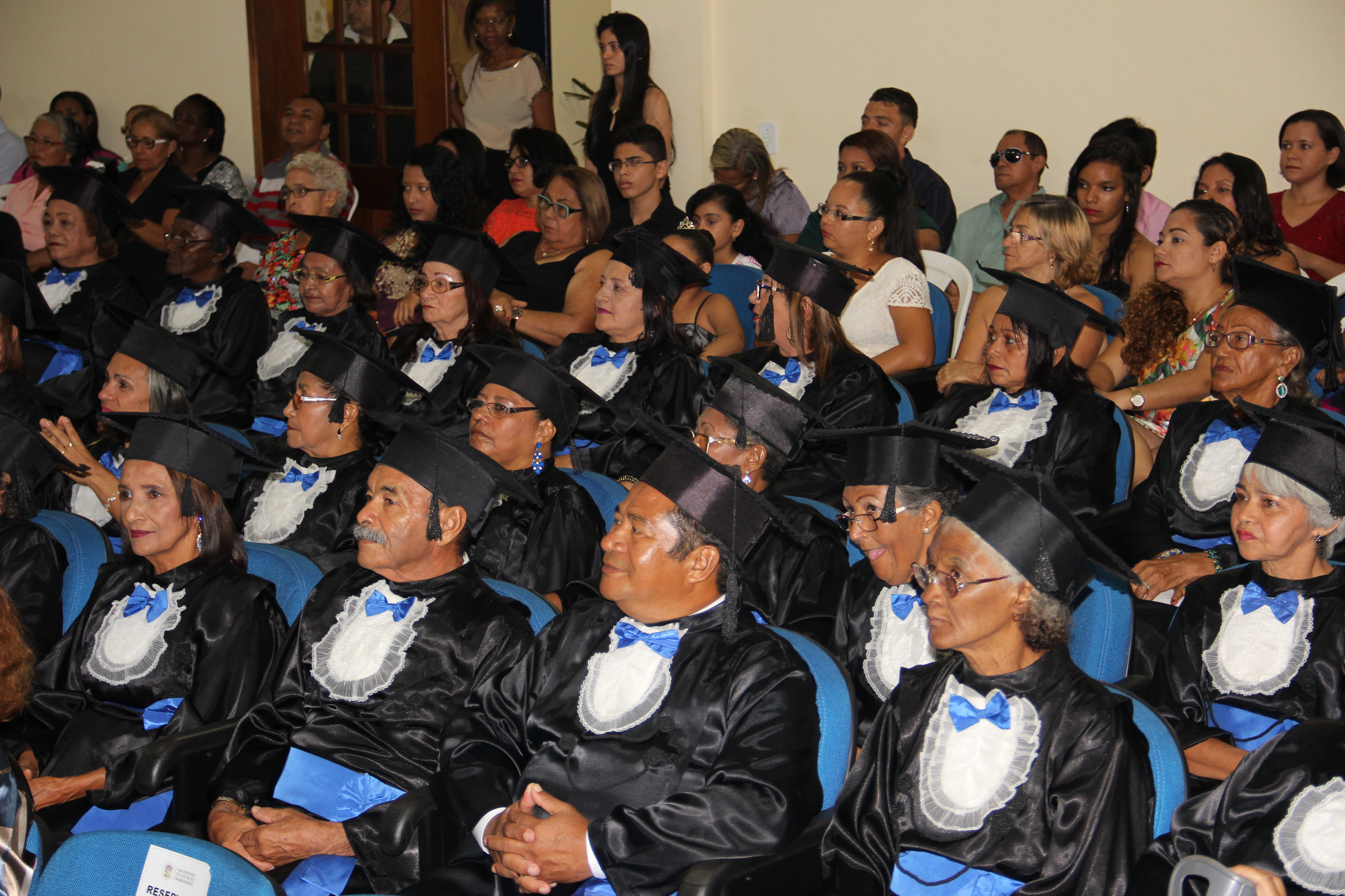 Concludentes da UNITI recebem certificado do Curso de Formação Continuada