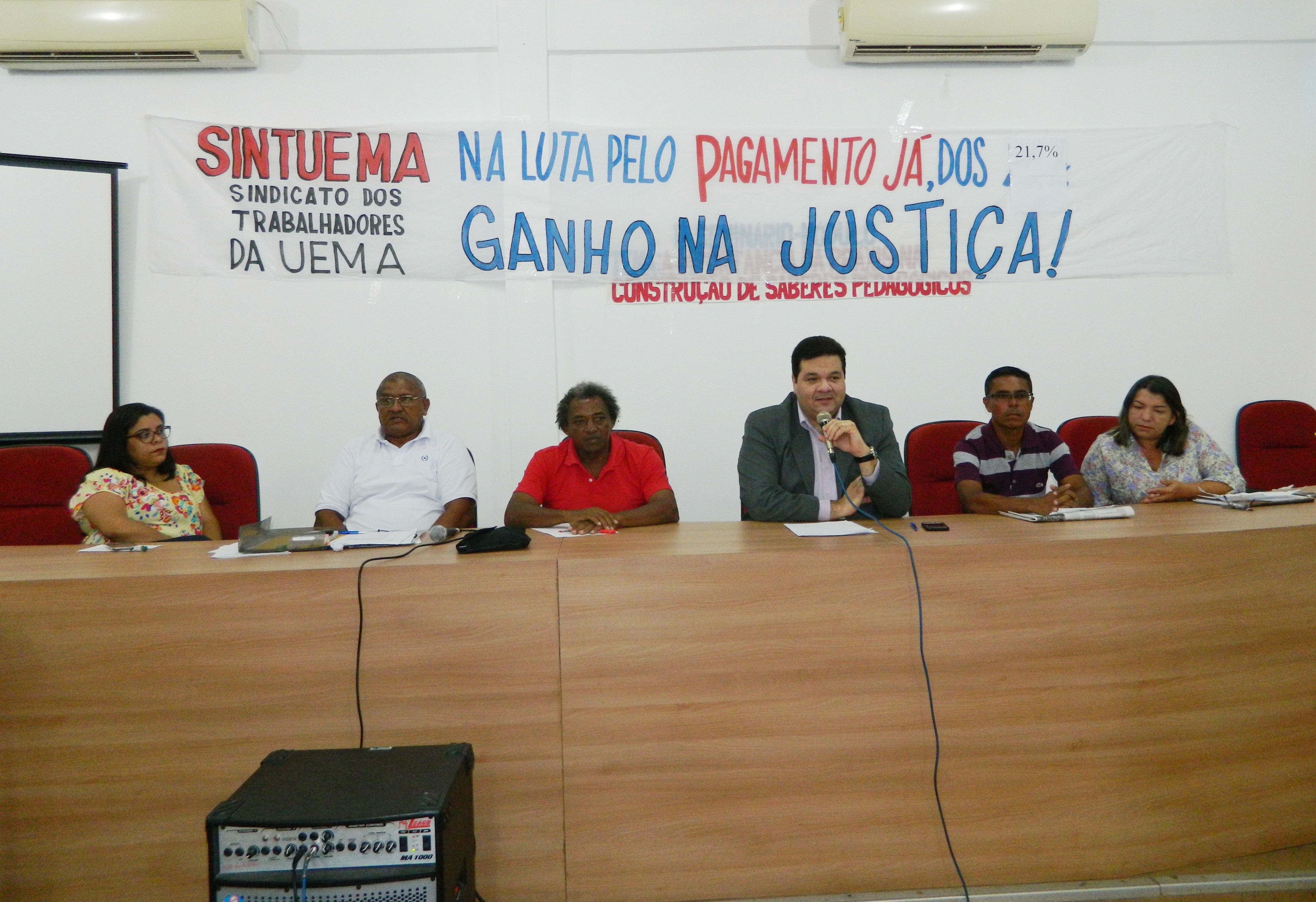 Reitor apresenta proposta de gratificação para servidores