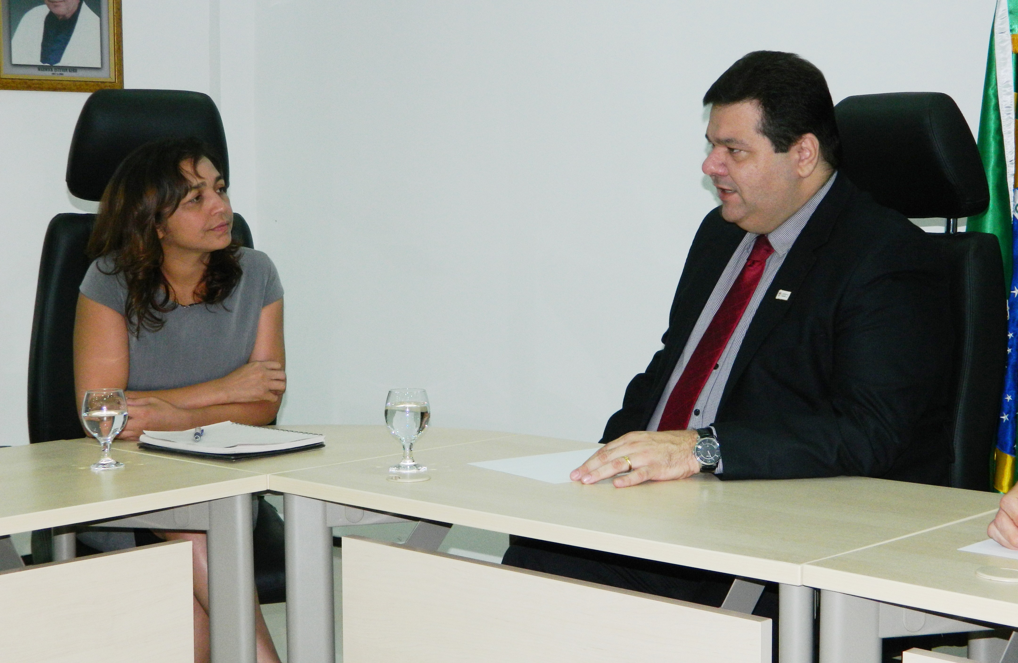 Deputada Eliziane Gama visita a UEMA