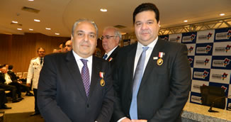 Reitor é homenageado com a medalha Governador Luís Domingues