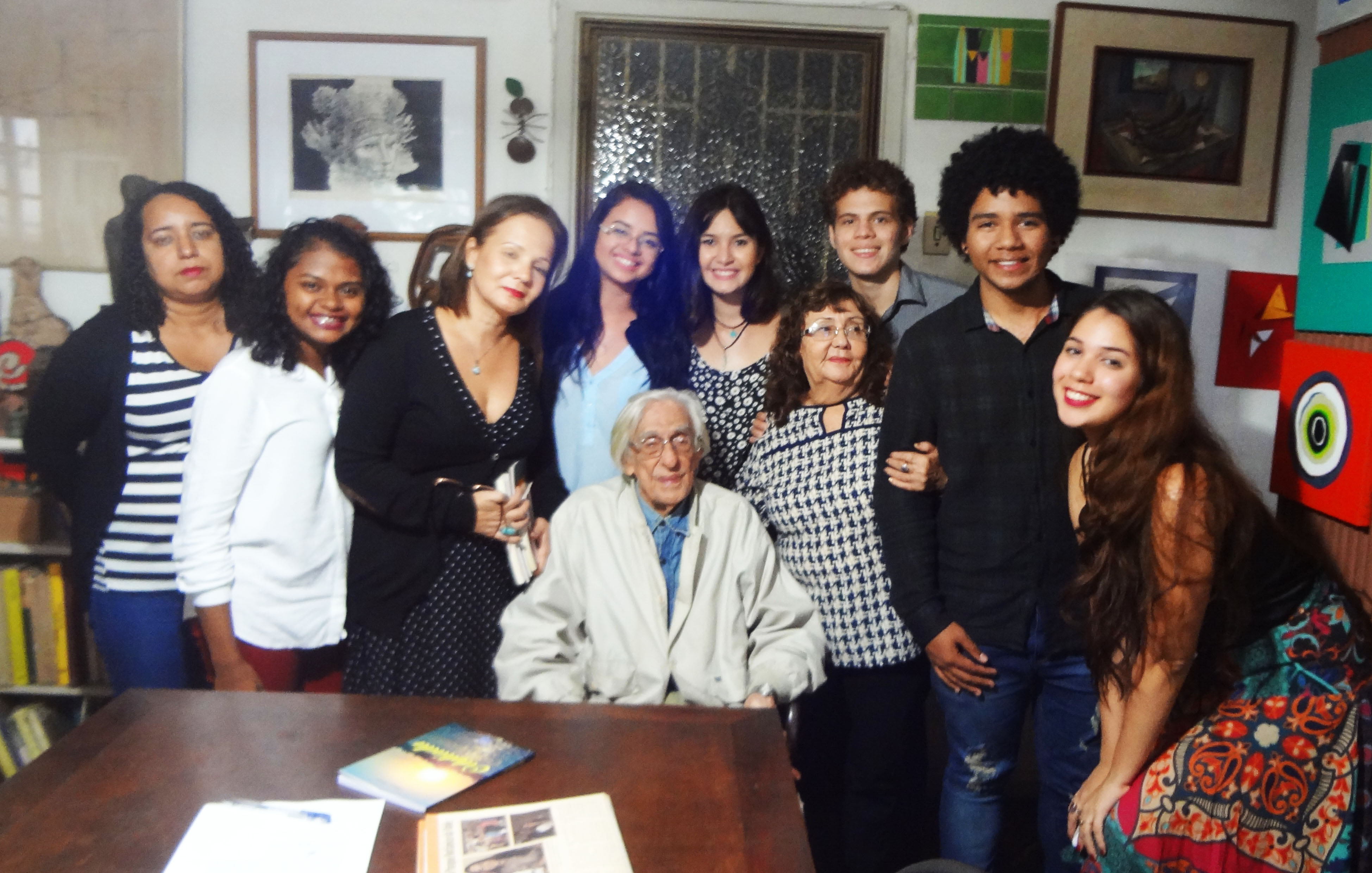 Poeta Ferreira Gullar recebe comitiva de alunos da UEMA