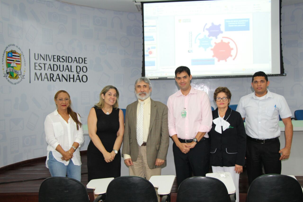 Gestores do Hospital São Domingos visitam instalações do UEMAnet