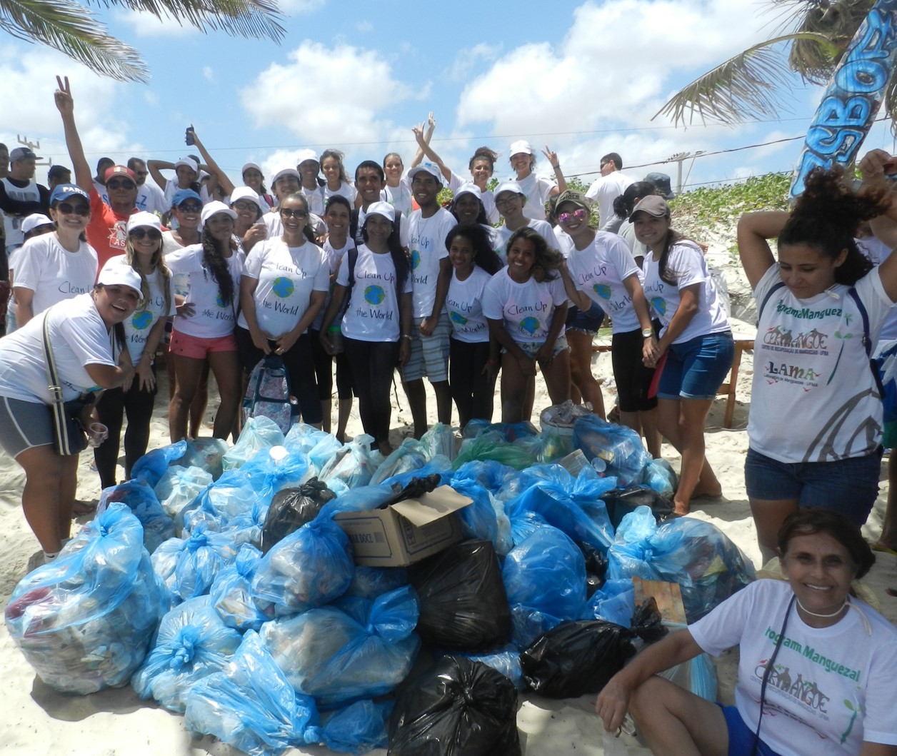 400 kg de lixo são retirados das praias de São Luís durante Clean Up Day