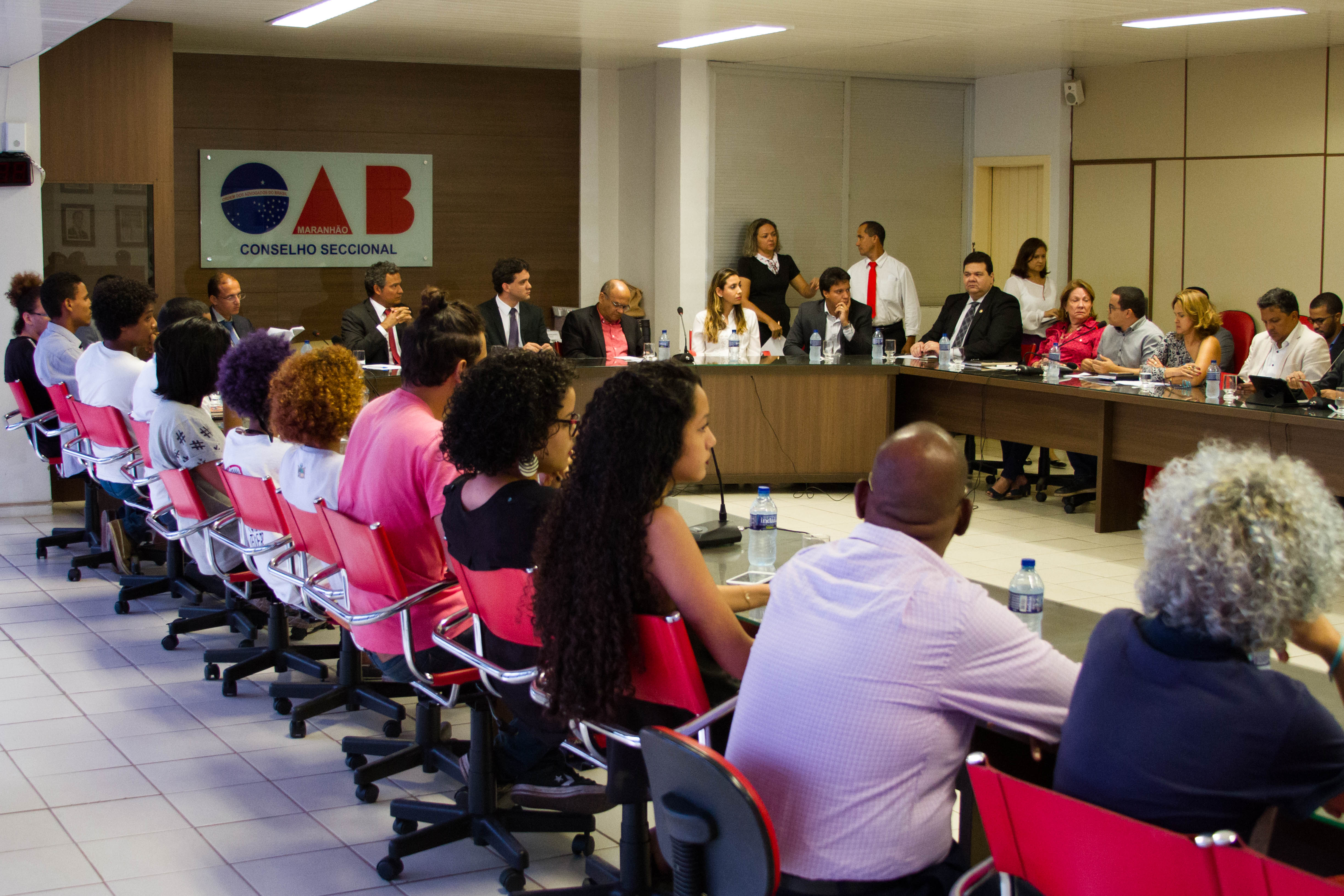 Ocupações: reitor participa de reunião na OAB