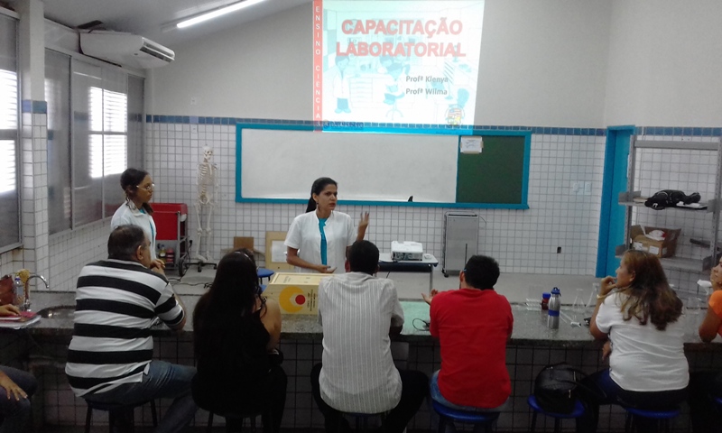 Darcy Ribeiro/UEMA realiza treinamento em laboratórios de ensino com professores de Ciências