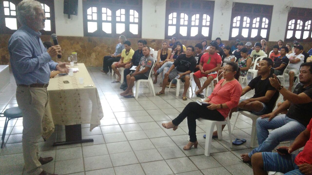 Vice-reitor visita turma de alunos do Curso de Licenciatura Indígena