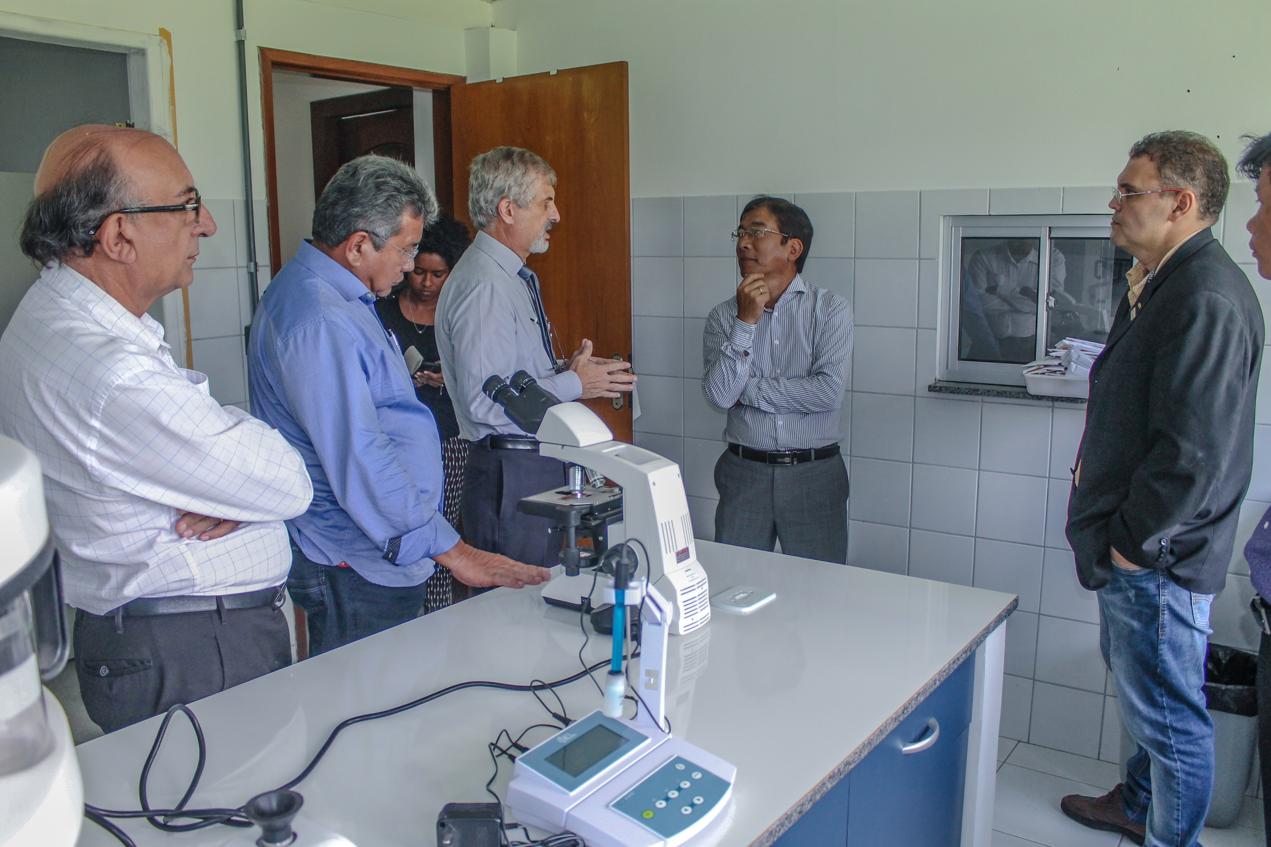 Embaixador do Vietnã visita Laboratório de Diagnóstico de Enfermidades de Crustáceos instalado na UEMA