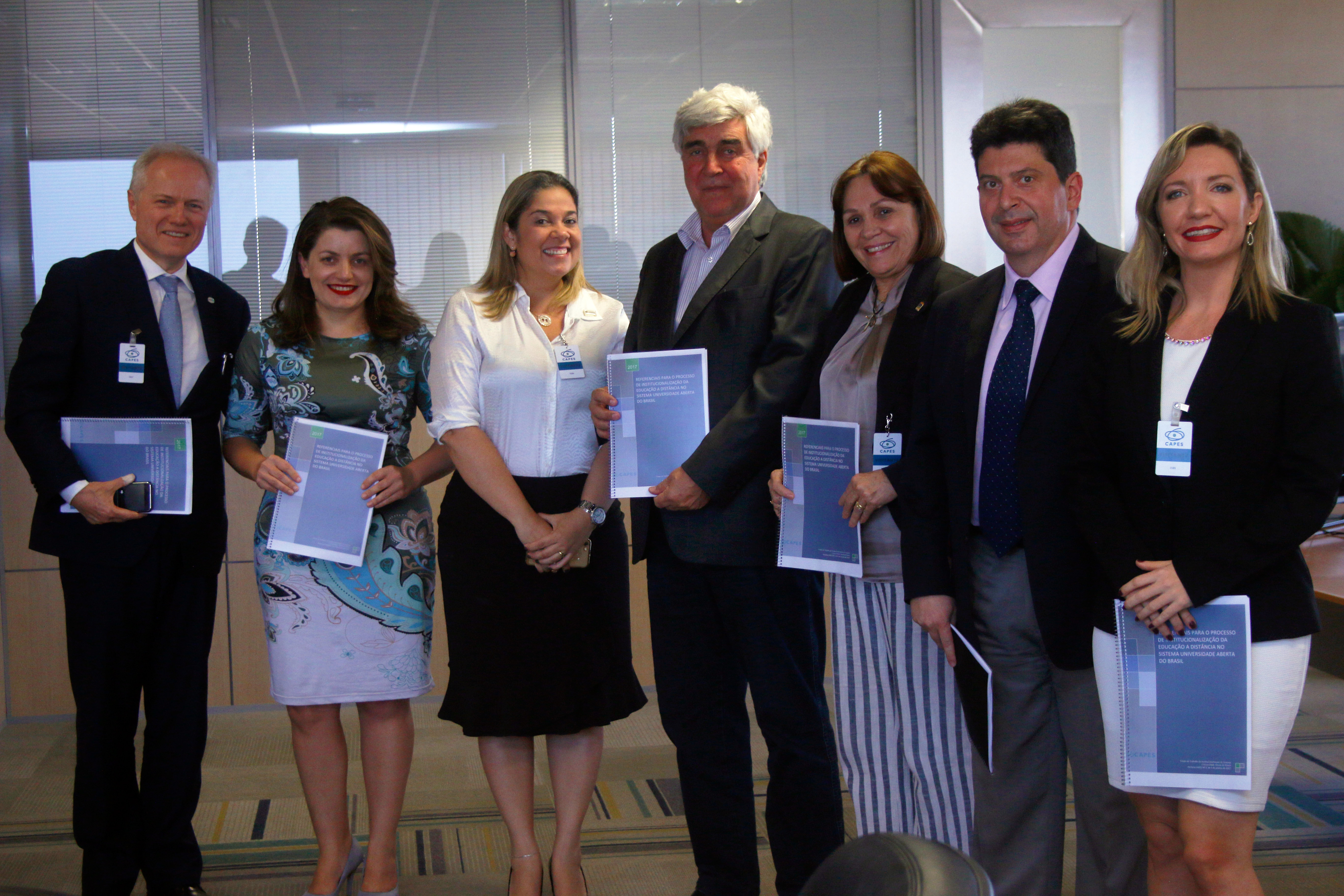 Coordenadora Geral do UEMANET participa da entrega de documento para institucionalização da educação a distância nas IES