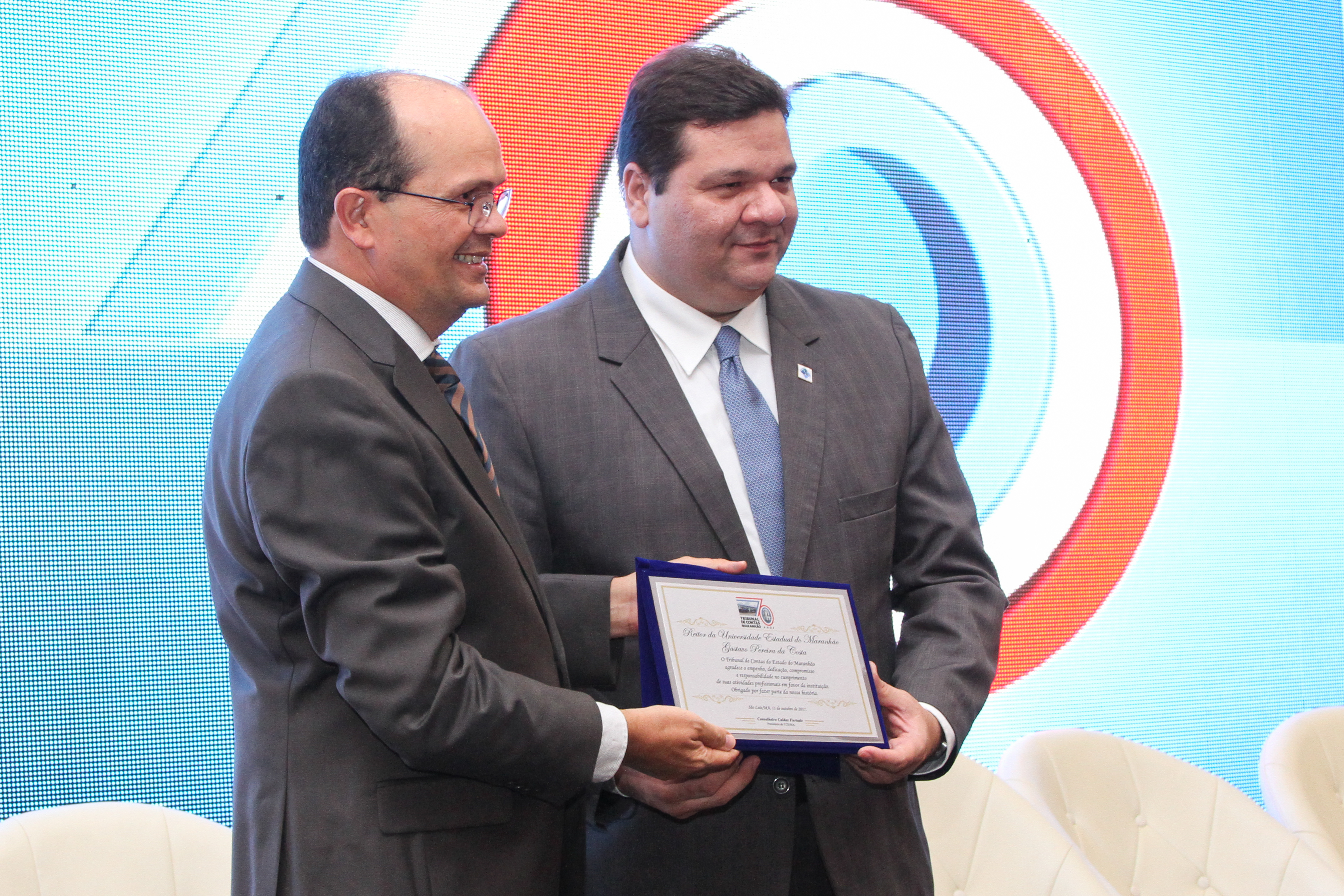 Reitor é homenageado pelo TCE