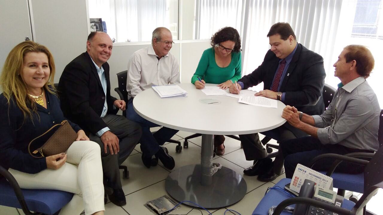 UEMA e Caixa Econômica assinam Contrato para construção de Quadra Poliesportiva