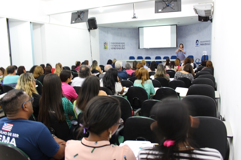 UEMAnet investe em capacitação de seus colaboradores