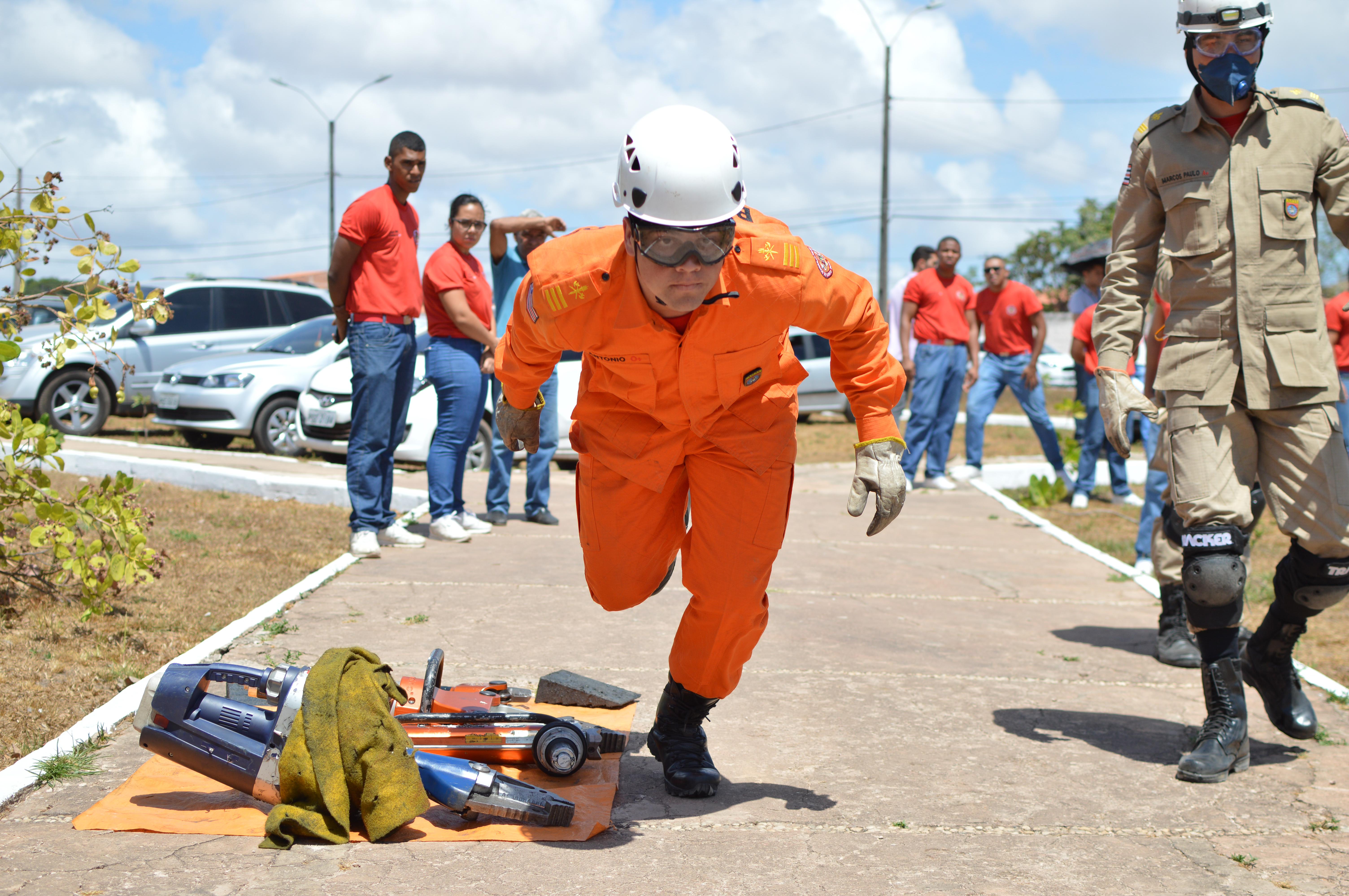 Cadetes do CFO Bombeiro testam conhecimento durante Simulação de Salvamento Veicular