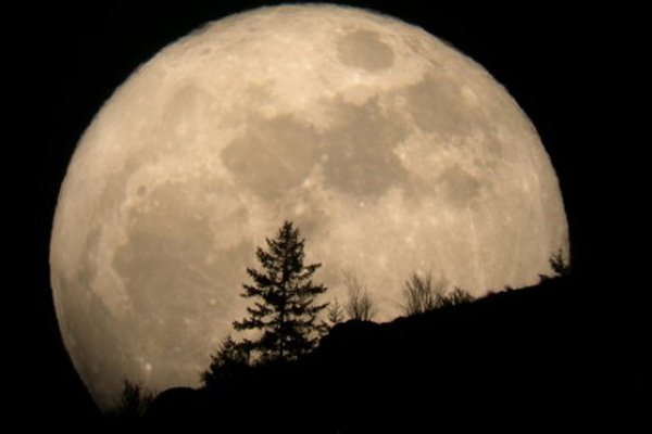 UEMA promoverá observação da Superlua e Lua Azul de janeiro