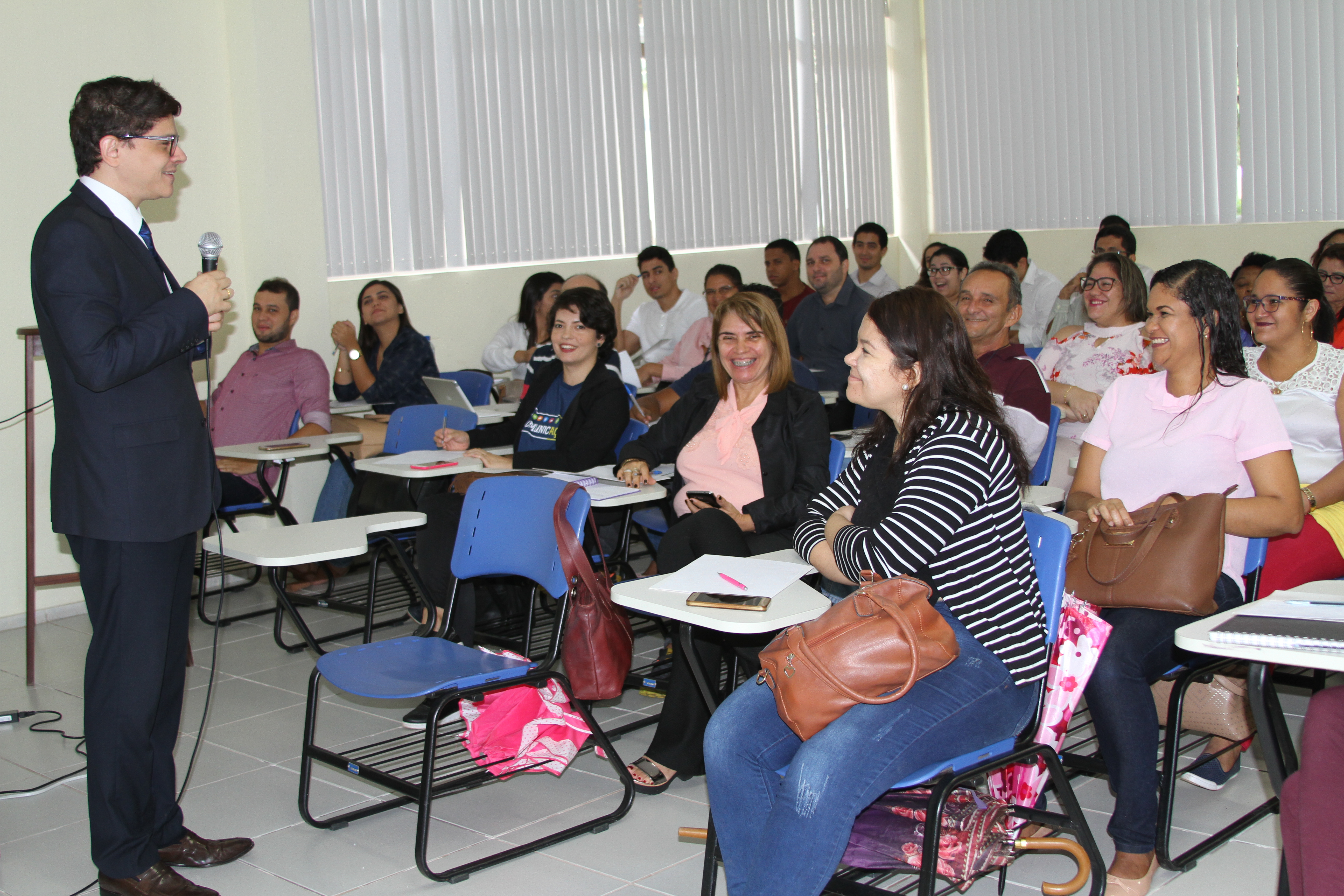 Curso debate sobre Licitação e Contratos Administrativos, na UEMA