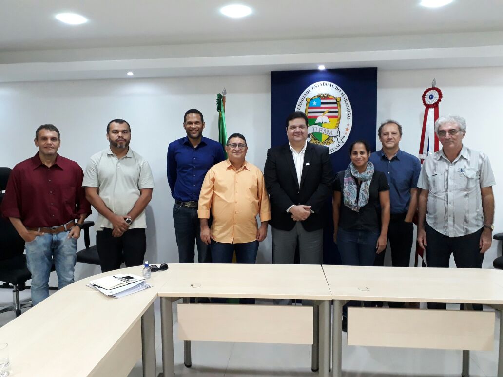 Reitor participa de reunião com comitê de projeto de tecnologias de dados dos solos