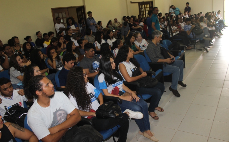 Pré-candidato à Presidência realiza palestra na UEMA