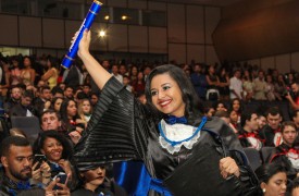 Mais de 400 alunos da UEMA colam grau em São Luís