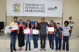 Dia do Químico é comemorado com premiação de alunos com melhores desempenhos