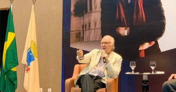 Professor Boaventura de Sousa Santos realiza conferência sobre as Epistemologias do Sul e a Reinvenção da Democracia WhatsApp Image 2019-11-20 at 11.20.41