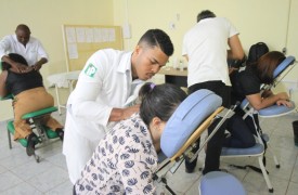 UEMA realiza atividade de relaxamento e massagem terapêutica para servidores