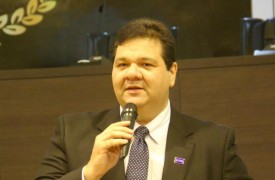 “Com apoio do Governo Estadual, conseguimos manter o pagamento de bolsas e auxílios referentes ao mês de março”, diz reitor Gustavo Costa.