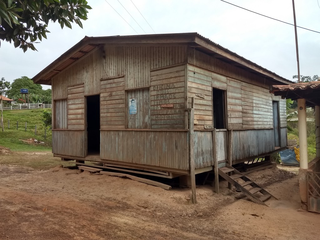 Casa pré-fabricada de madeira da Colone no Povoado BB, Zé Doca