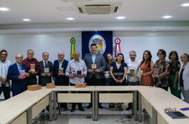 UEMA entrega obras literárias para Academia Maranhense de Letras