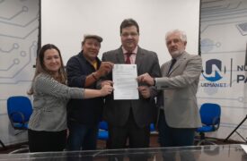 Reitor da UEMA assina solicitação de Cessão do CAIC para a UEMA no Município de Pinheiro
