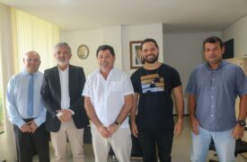 UEMA recebe doações de equipamentos para ampliação de laboratório de produção in vitro