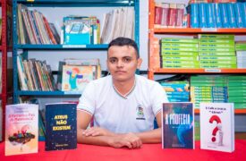 Aluno do Programa Ensinar/UEMA publica livro que busca mostrar o lado aventureiro e fantástico da Matemática