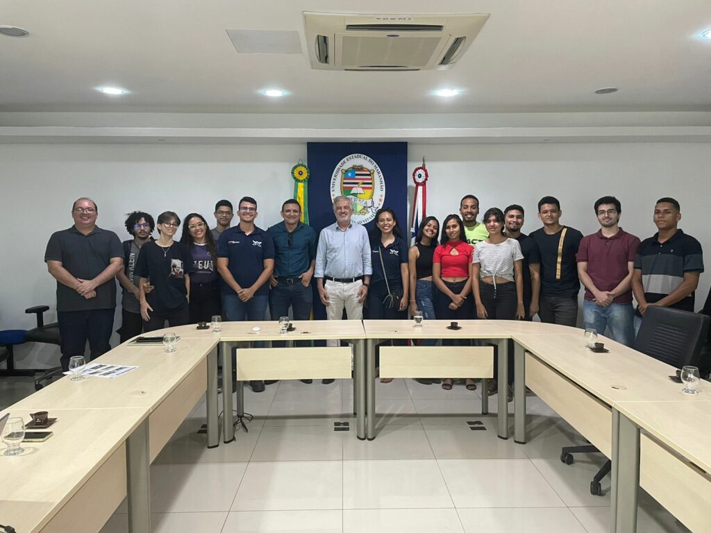 UEMA | Reitor da Uema recebe integrantes da equipe Zeus Aerodesign
