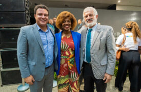 Uema prestigia solenidade de entrega do Cartão Transporte Universitário para municípios da Grande Ilha