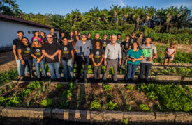 Reitor da Uema participa de atividade prática com calouros do Curso de Agronomia