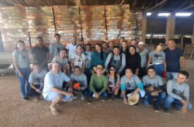 Alunos de Geografia do Programa Ensinar visitam fábrica de cerâmica