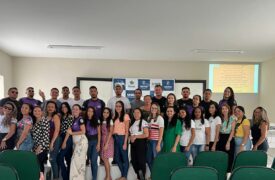 Turma de Letras do Programa Ensinar reúne representantes de instituições públicas e movimentos sociais para discutir sobre sociedade e educação