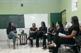 Alunas de Pedagogia do Programa Ensinar discutem Filosofia Política durante Café Filosófico