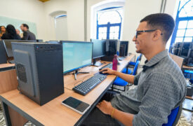 Uema Inaugura Laboratório de Informática no Centro Caixeiral