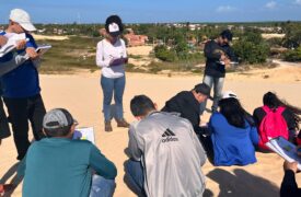Alunos de Geografia do Programa Ensinar realizam atividade de campo em Planície Costeira no município de Tutóia